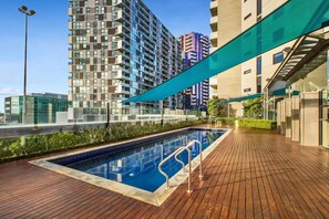Outdoor pool - PS®5 plus TV in bedrooms and work-from-home setup (Docklands)