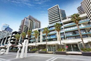 Exterior - PS®5 plus TV in bedrooms and work-from-home setup (Docklands)