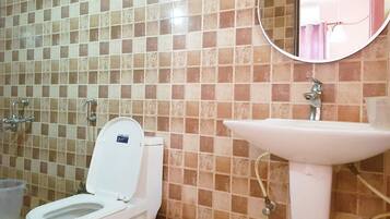 Deluxe Room | Bathroom