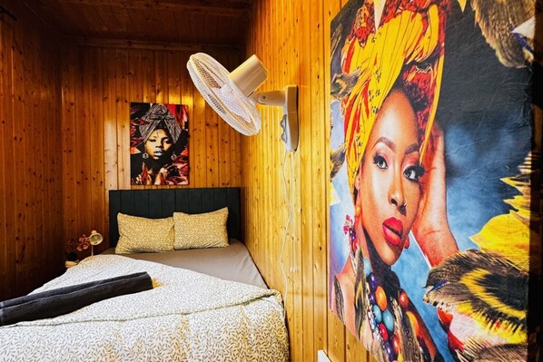 3 camere, una scrivania