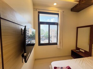 Deluxe Double Room | Free WiFi, bed sheets