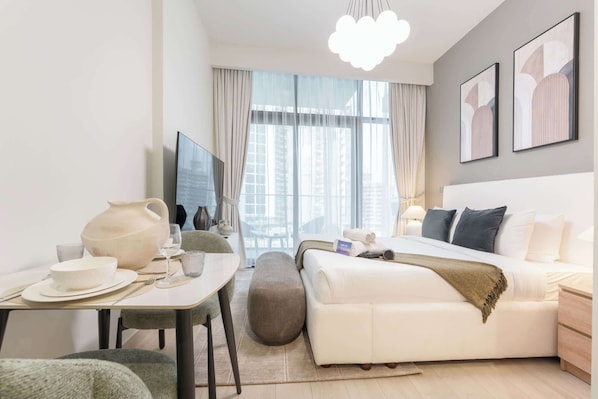 Iron/ironing board, WiFi, bed sheets