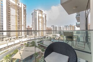 Property grounds - Free housekeeping visits during your stay - StayShort - Apartment in Meydan sleeps 2 with Private Balcony! (Meydan)