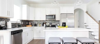 Trendy 4BR Getaway for 12, Near Downtown Nash!