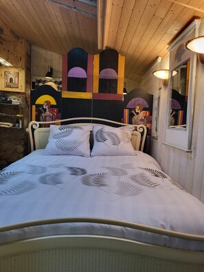 1 bedroom, iron/ironing board, travel cot, free WiFi