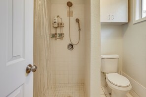 Interior - Suburban Home By Arthur Storey Park & HCA Houston! (Houston)