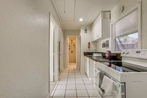 Suburban Home By Arthur Storey Park & HCA Houston!