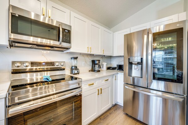 Interior - 10 Mi to Disney: Family Retreat w/ Game Room! (Davenport)