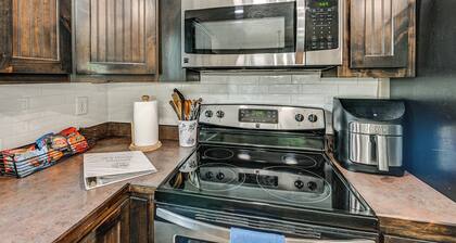 Walk to Downtown: Family-friendly Cody Home!