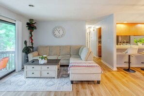 Apartment (2 Bedrooms) | Interior - 1/2 Mi to Shore: Condo w/ Balcony in Myrtle Beach! (Myrtle Beach)