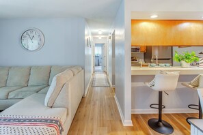 Apartment (2 Bedrooms) | Interior - 1/2 Mi to Shore: Condo w/ Balcony in Myrtle Beach! (Myrtle Beach)