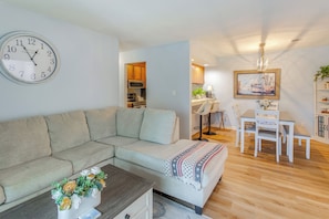 Apartment (2 Bedrooms) | Interior - 1/2 Mi to Shore: Condo w/ Balcony in Myrtle Beach! (Myrtle Beach)
