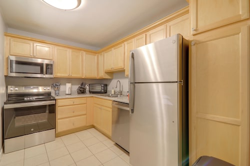 1 Mi to Dtwn & Uga: Condo w/ Pool in Athens!