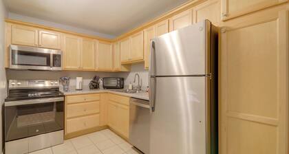 1 Mi to Dtwn & Uga: Condo w/ Pool in Athens!
