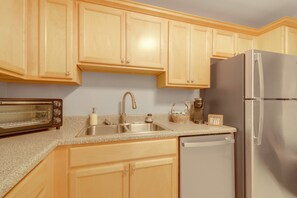 Apartment (2 Bedrooms) | Interior - 1 Mi to Dtwn & Uga: Condo w/ Pool in Athens! (Athens)