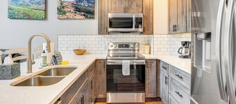 Ski-in/ski-out Gemini Lift Access! Home w/ Hot Tub