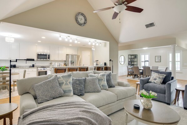 House (4 Bedrooms) | Front of property