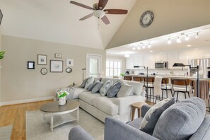 House (4 Bedrooms) | Interior