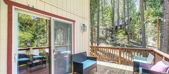 Hike, Swim, Golf: Family Retreat in Arnold!