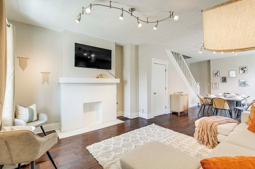 6 Mi to Ohio State: Walkable Home in S Columbus!