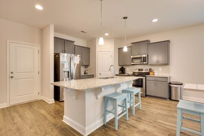 Apartment (3 Bedrooms) | Interior - 3 Mi to Sand & Surf: Ocean Isle Beach Retreat! (Ocean Isle Beach)