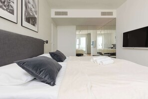 3 habitaciones, escritorio, tabla de planchar con plancha y wifi 