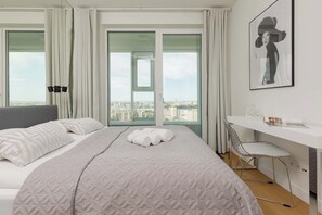 3 bedrooms, desk, iron/ironing board, WiFi