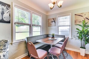 Interior - St Pete Home for Retreat & Corporate Travelers (St. Petersburg)