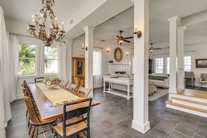 House (4 Bedrooms) | Interior