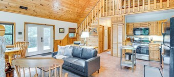 Hike, Fish & More: Cozy Cabin w/ Patio in Murphy!