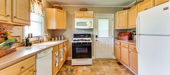 8 Mi to Clemson: Peaceful Family Home w/ Yard