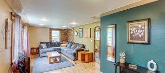 2 Mi to Michigan's Adventure: Family Home w/ Patio