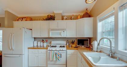 1 Mi to Silver Lake Sand Dunes: Family Gem w/ Yard