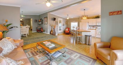 1 Mi to Silver Lake Sand Dunes: Deck, Grill & Yard