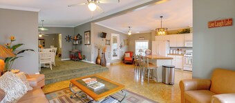 1 Mi to Silver Lake Sand Dunes: Deck, Grill & Yard