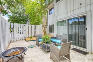Apartment (2 Bedrooms) | Front of property - Steps to Park: Dog-friendly Condo in Conyers! (Conyers)