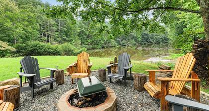 Deck & Game Room! Lakefront Blue Ridge Mtn Gem