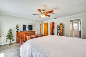 House (3 Bedrooms) | Interior - Golf Course Views! Home 10 Mi to Crystal River (Citrus Springs)