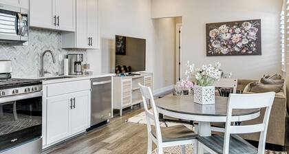 Fenced-in Yard: Apt 7 Mi to Westfield Galleria