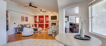 Pool, Spa & Mountain Views: Apple Valley Retreat!