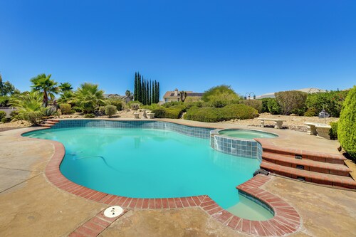 Pool, Spa & Mountain Views: Apple Valley Retreat!