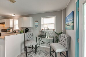 House (2 Bedrooms) | Interior - Private Bayfront Access 10 Mi to Galveston Beaches (Hitchcock)