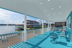 House (2 Bedrooms) | Front of property - Private Bayfront Access 10 Mi to Galveston Beaches (Hitchcock)