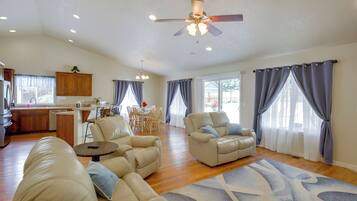 House (3 Bedrooms) | Interior