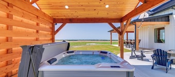 Rural Home w/ Hot Tub < 7 Mi to Winery & Golfing