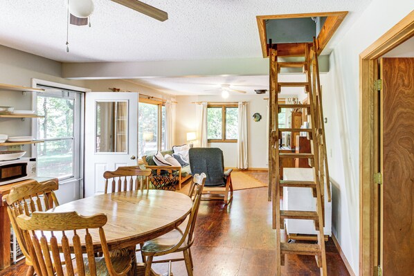 House (3 Bedrooms) | Interior