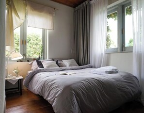 Habitació doble Deluxe, vistes al jardí | Planxa i posts de planxar, wifi gratuïta i roba de llit 