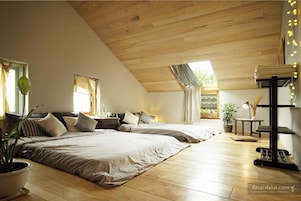 Habitación estándar con 1 cama doble o 2 individuales, vistas al jardín | Tabla de planchar con plancha, wifi gratis, ropa de cama