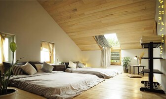 Tabla de planchar con plancha, wifi gratis y ropa de cama