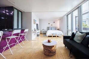 1 habitación, tabla de planchar con plancha, wifi y ropa de cama 